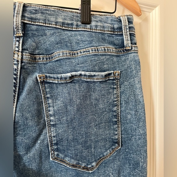 Banana Republic Medium Wash Distressed Skinny Jeans Women’s Size 8 - Picture 3 of 16